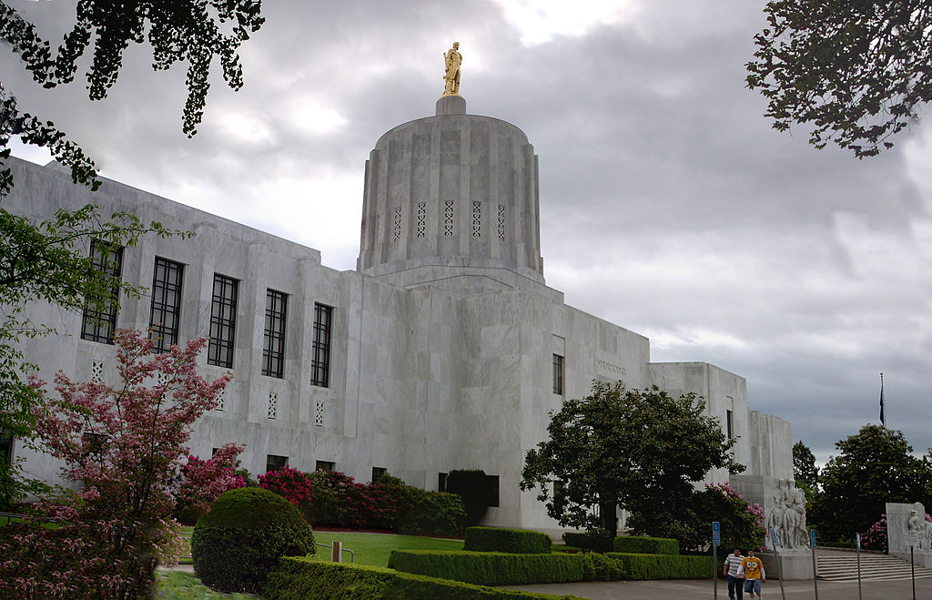 1024px-Oregon_Capitol_2